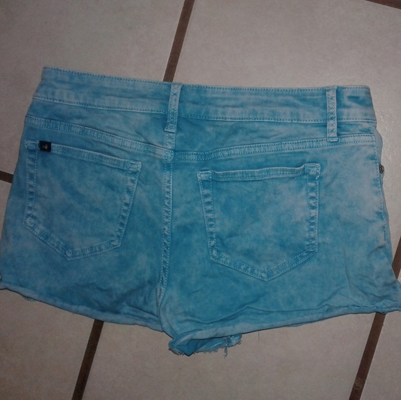Light blue Shorts - Picture 3 of 3